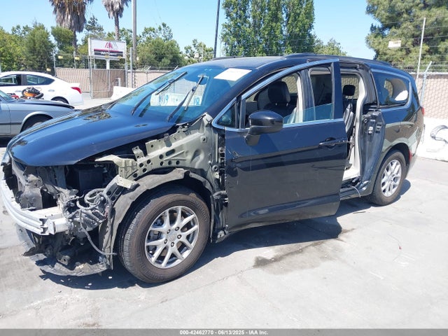 Chrysler Voyager 2020 2C4RC1DG4LR255224 Image 2