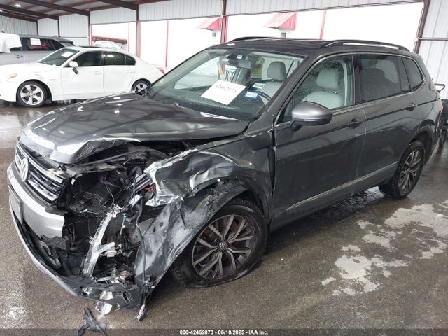 Volkswagen Tiguan 2018 3VV3B7AX7JM222398 Image 2