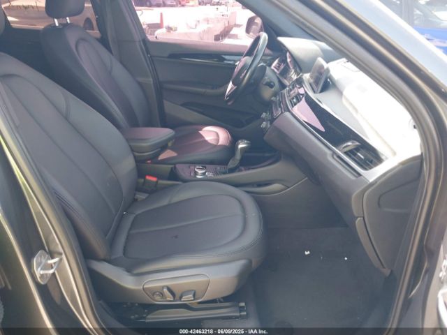 2018 BMW X1 WBXHT3C38J5F88807 Photo 4