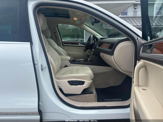 2013 VOLKSWAGEN TOUAREG WVGEF9BP3DD005660 Photo 4