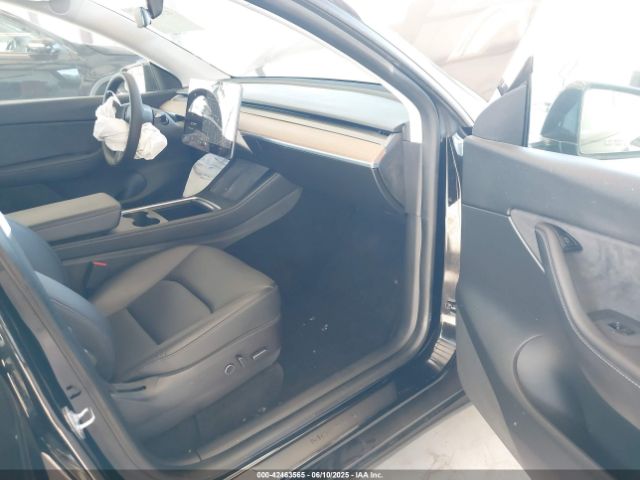 5YJYGDEF8MF140887 Tesla 2021