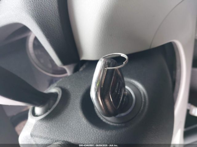 KM8J3CA45GU041303 Hyundai TUCSON SE