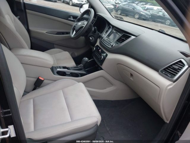 KM8J3CA45GU041303 Hyundai TUCSON SE