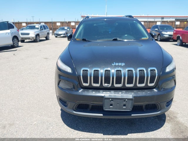 1C4PJMAS4GW268625 Jeep Cherokee Sport