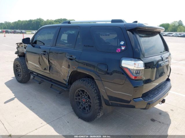 2018 TOYOTA 4RUNNER JTEBU5JR8J5609165 Photo 2