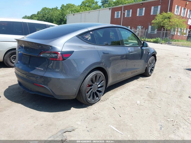 Tesla Model Y 2023 7SAYGDEF7PF700602 Image 4
