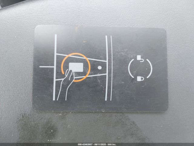 2023 TESLA MODEL Y 7SAYGDEE5PF613627 Photo 10
