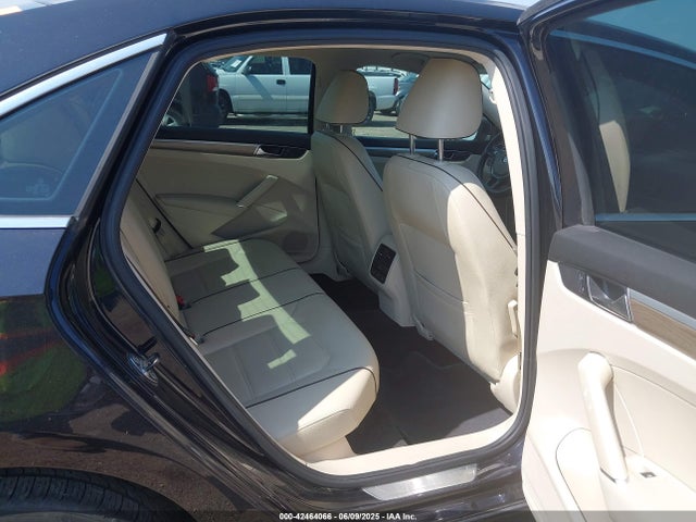 1VWGT7A39HC061832 Volkswagen tsi