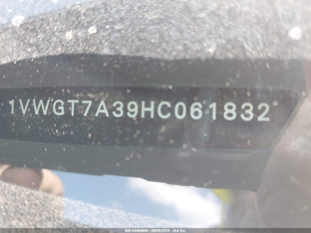 1VWGT7A39HC061832 Volkswagen tsi