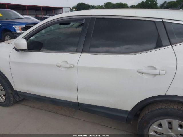 JN1BJ1CP5JW103615 Nissan Rogue Sport S