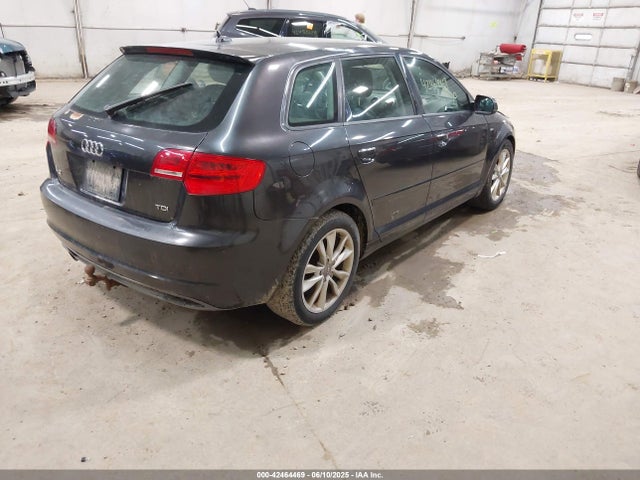 2011 AUDI A3 WAUBJAFM0BA100177 Photo 3