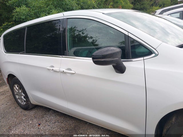 Chrysler Pacifica Select 2025 2C4RC1BG8SR545385 Image 13