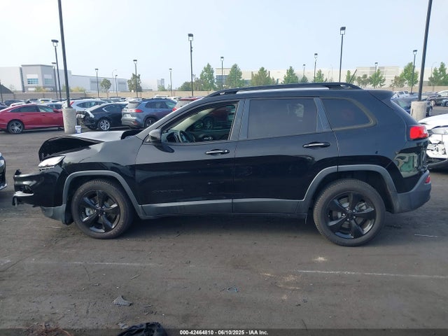 1C4PJLCXXJD556624 Jeep 2018