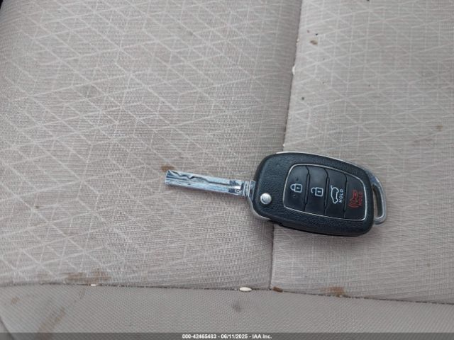 KM8J3CA47GU211841 Hyundai TUCSON SE