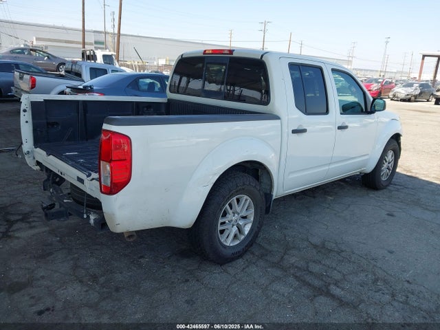 1N6AD0ER8GN755827 Nissan 2016