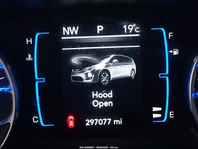 2C4RC1DG2HR744275 Chrysler Pacifica Touring