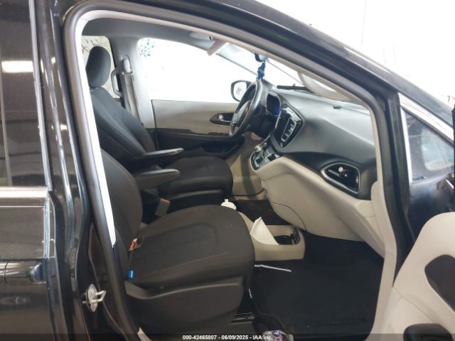 2C4RC1DG2HR744275 Chrysler Pacifica Touring