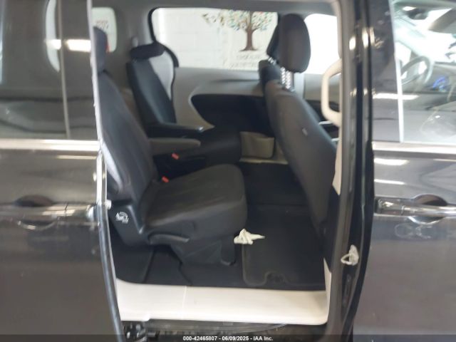 2C4RC1DG2HR744275 Chrysler Pacifica Touring
