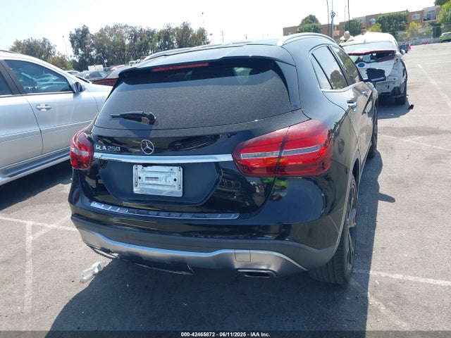 Mercedes-Benz m270 2019 WDCTG4EB9KU011658 Image 16