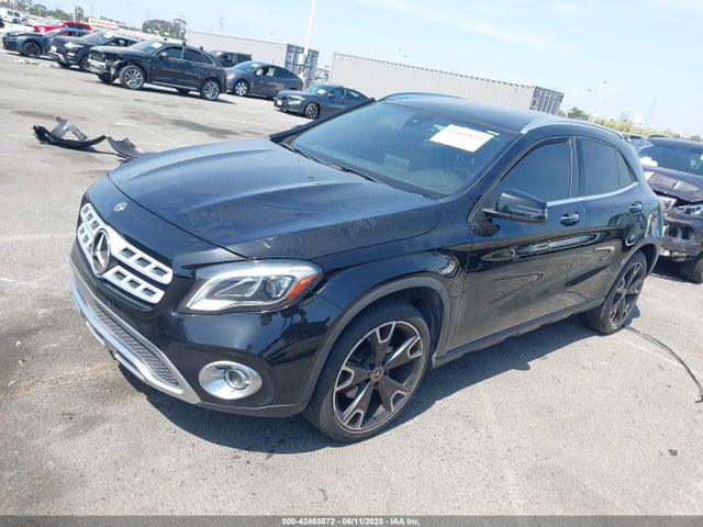 Mercedes-Benz m270 2019 WDCTG4EB9KU011658 Image 2