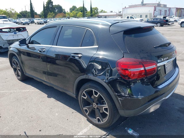 Mercedes-Benz m270 2019 WDCTG4EB9KU011658 Image 3