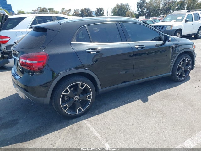 Mercedes-Benz m270 2019 WDCTG4EB9KU011658 Image 4
