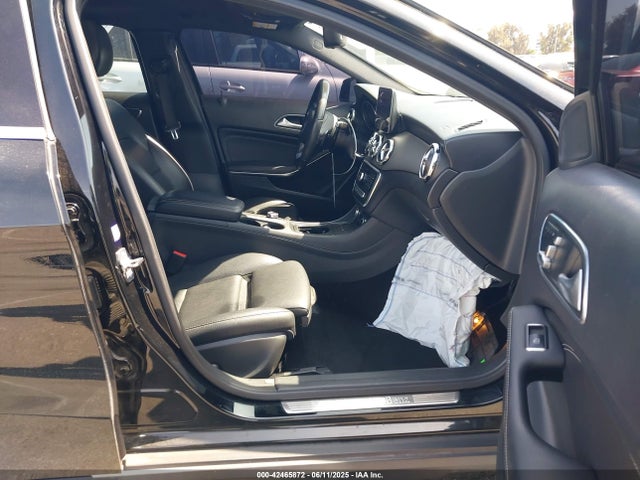 Mercedes-Benz m270 2019 WDCTG4EB9KU011658 Image 5