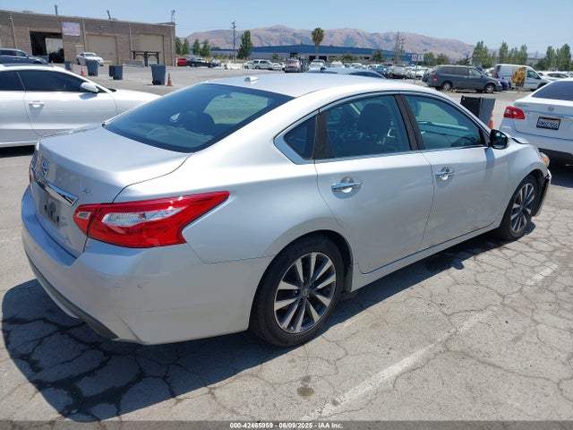 1N4AL3APXHC176949 Nissan 2017