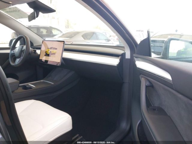 2023 TESLA MODEL Y 7SAYGAEE9PF743795 Photo 4