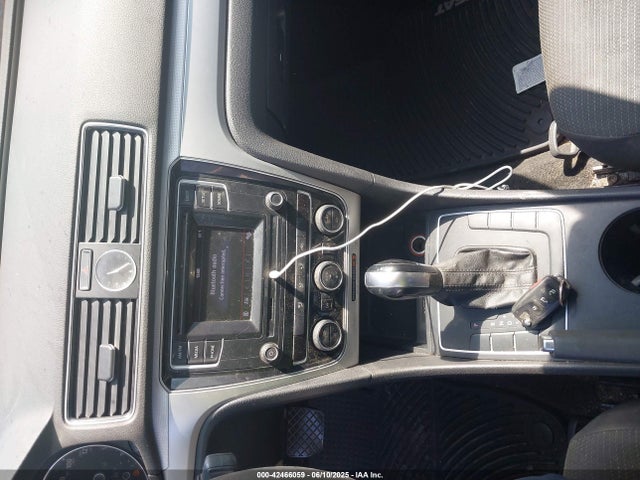 1VWAT7A3XGC036460 Volkswagen 2016