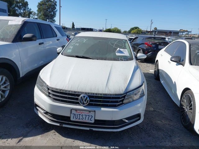 1VWAT7A3XGC036460 Volkswagen 2016