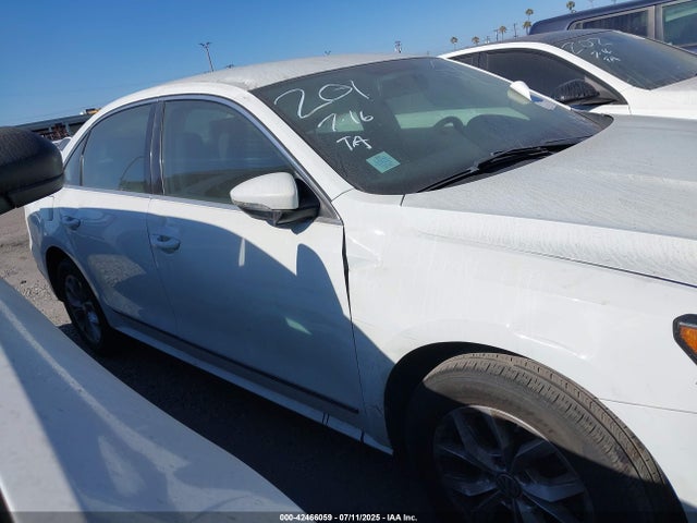 1VWAT7A3XGC036460 Volkswagen 2016