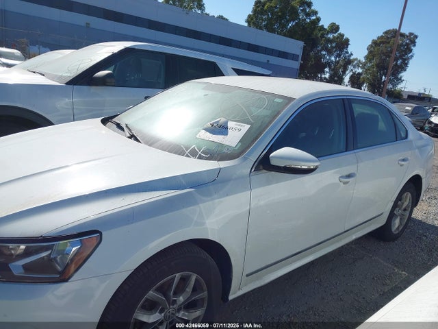 1VWAT7A3XGC036460 Volkswagen 2016