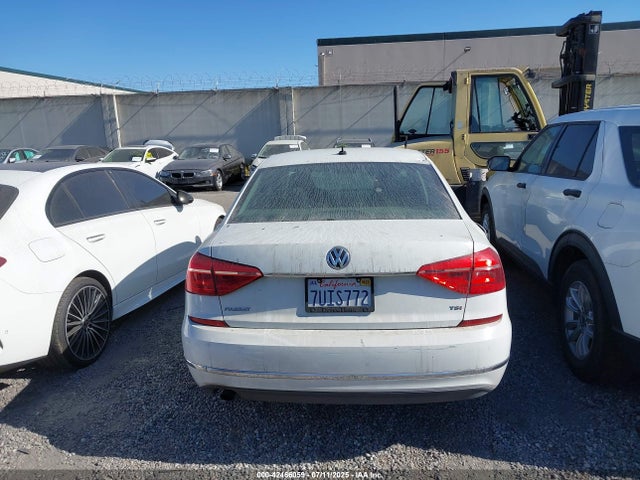 1VWAT7A3XGC036460 Volkswagen 2016