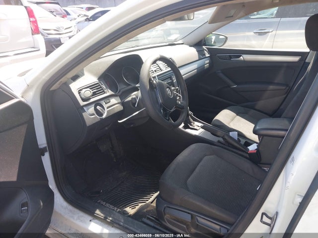 1VWAT7A3XGC036460 Volkswagen 2016