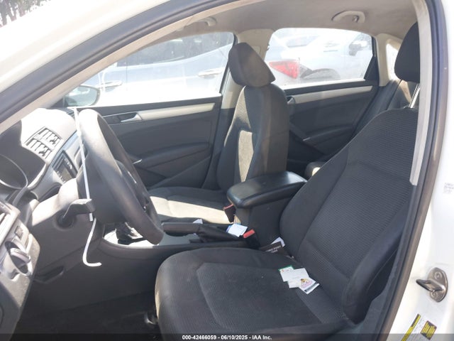 1VWAT7A3XGC036460 Volkswagen 2016