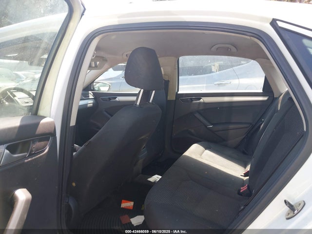 1VWAT7A3XGC036460 Volkswagen 2016