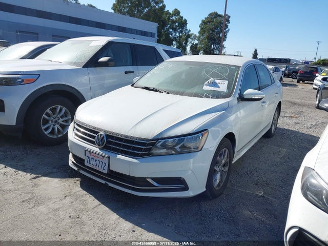1VWAT7A3XGC036460 Volkswagen 2016