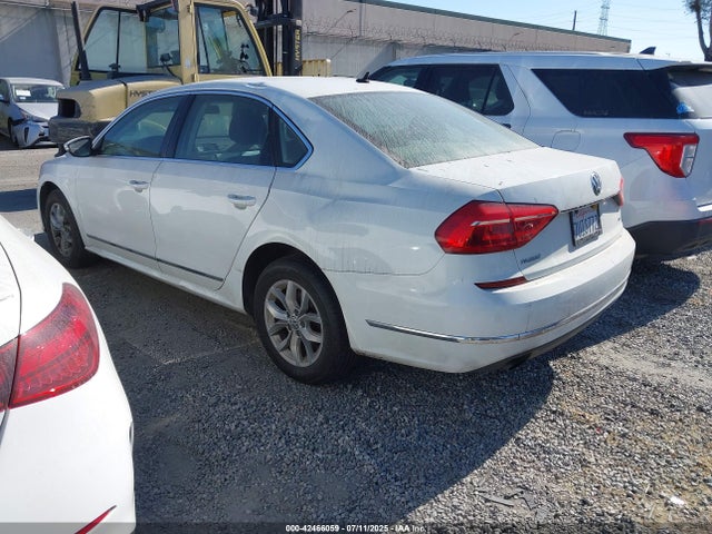 1VWAT7A3XGC036460 Volkswagen 2016