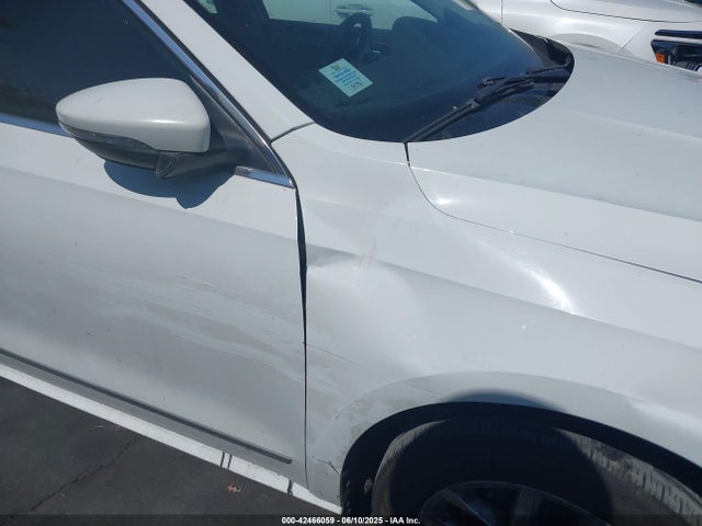 1VWAT7A3XGC036460 Volkswagen 2016
