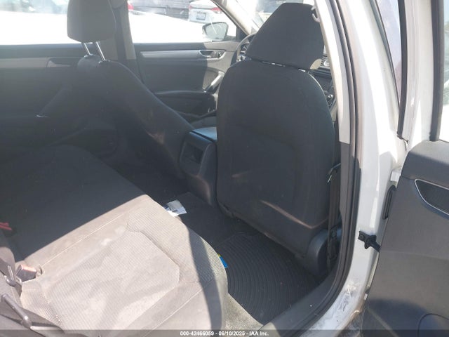 1VWAT7A3XGC036460 Volkswagen 2016