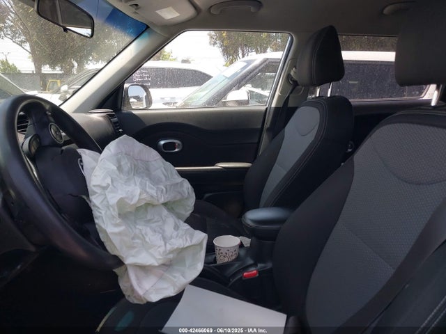 KIA g 2018 KNDJP3A50J7538010 Image 16