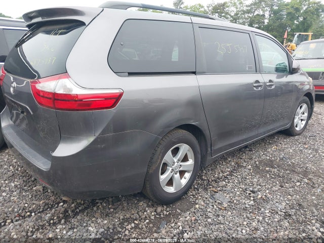 42466279 :رقم المزاد ، 5TDKK3DC7FS630614 vin ، 2015 Toyota Sienna Le 8 Passenger مزاد بيع