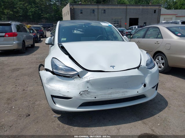 Tesla Model Y 2022 7SAYGAEE7NF384783 Image 12