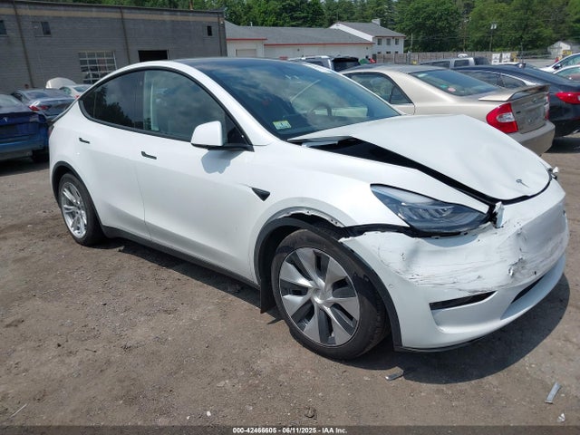 Tesla Model Y 2022 7SAYGAEE7NF384783 Image 13