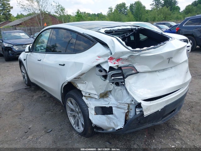 Tesla Model Y 2022 7SAYGAEE7NF384783 Image 14