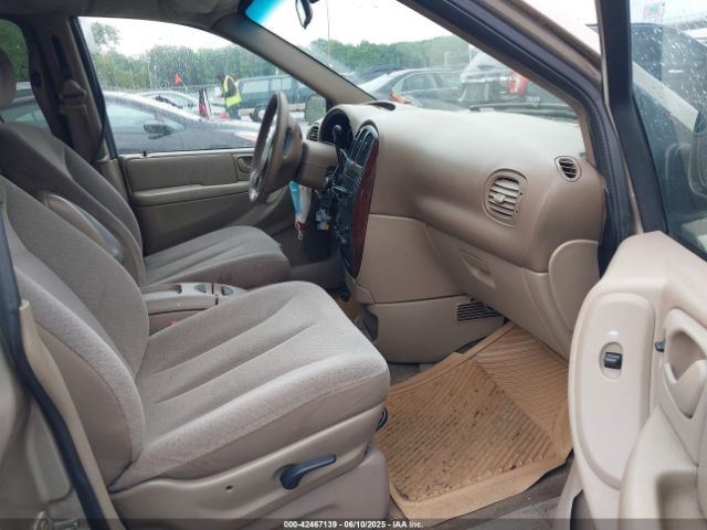 2003 CHRYSLER TOWN & COUNTRY 2C4GP44L13R132460 Photo 4