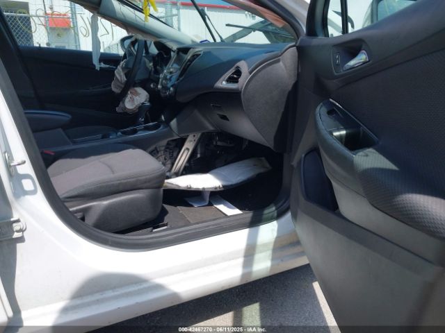 2019 CHEVROLET CRUZE 1G1BE5SMXK7107406 Photo 4