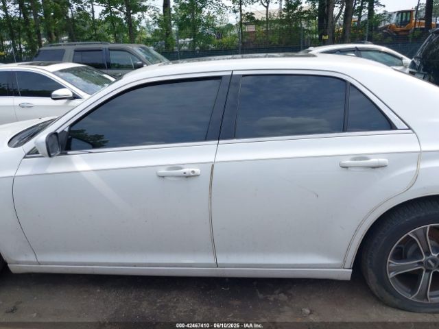 2C3CCAAG1EH305777 Chrysler 300
