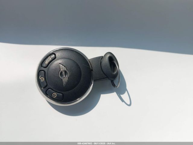 2010 MINI COOPER WMWMF3C57ATZ61622 Photo 10